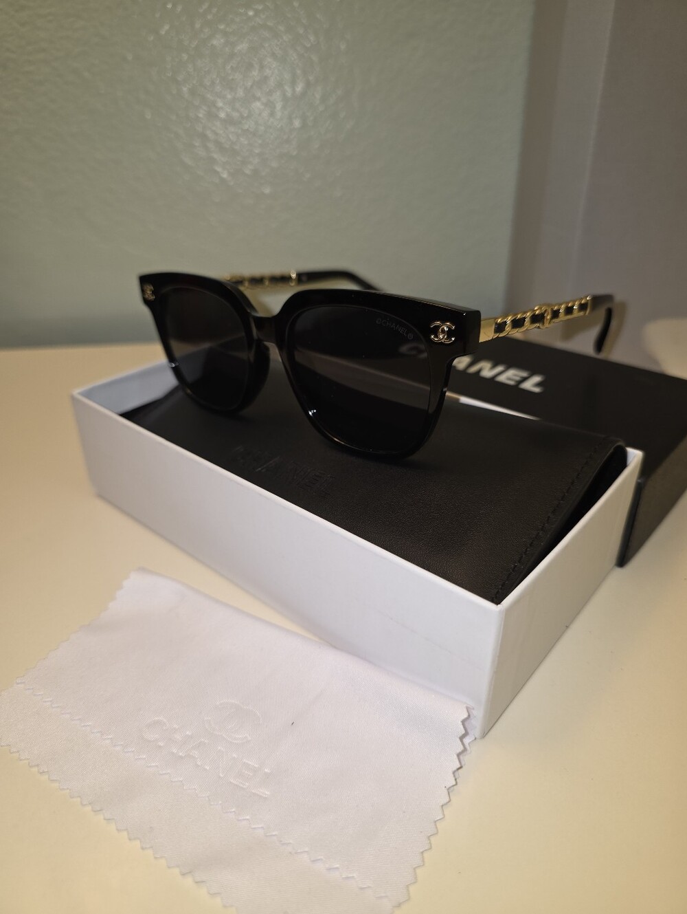 CHANEL Black Sunglasses with Gold Chain Temples - Picture 5 of 5